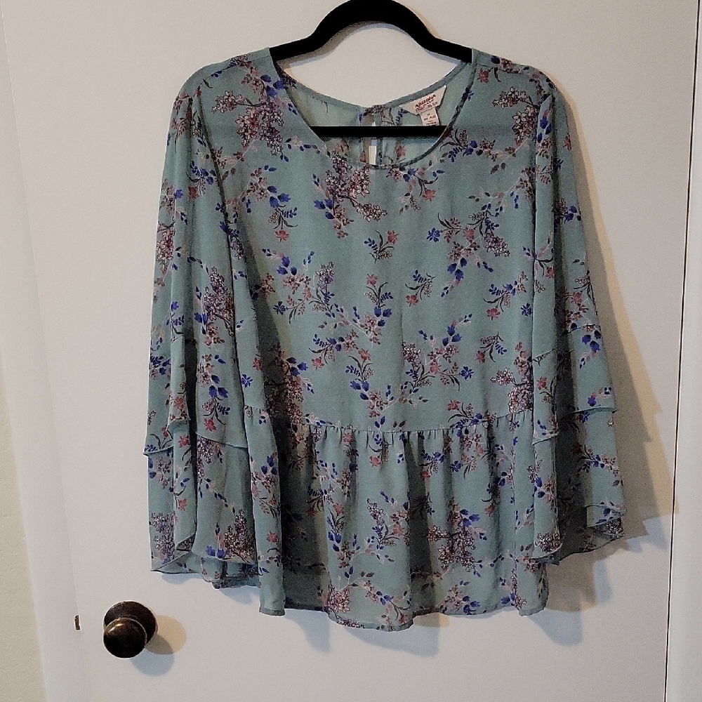 Arizona Jean Company Green Bell Sleeve Sheer Floral Blouse